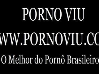 Novinha com peitinhos durinhos mostrando o cuzão gostoso WWW.PORNOVIU.COM