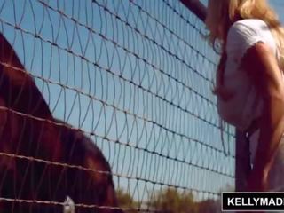 Kelly madison horsin sekitar