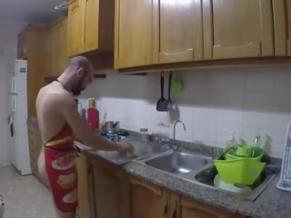 Cooking nahý a jesť pička