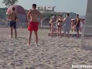 Seksi bikini latina remaja besar bokong sandal jepit